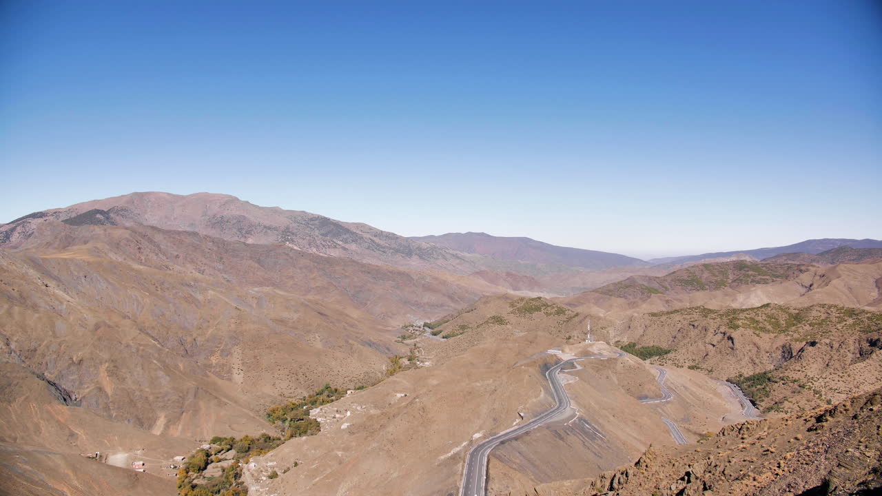 Strada nelle Montagne dell'Atlante