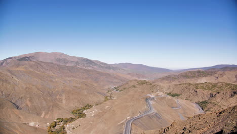 calle en las montañas del atlas