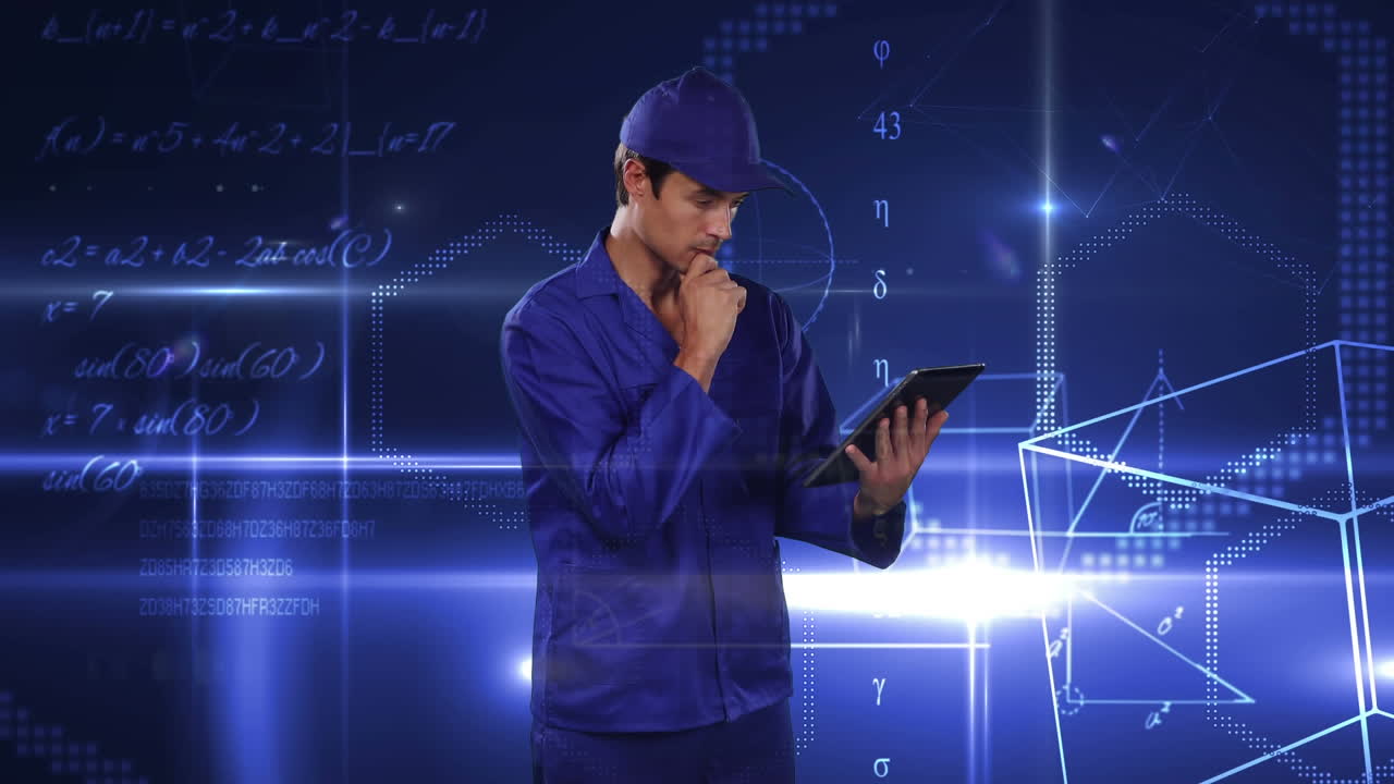 trabajador de sitio en tableta sobre formularios animados.