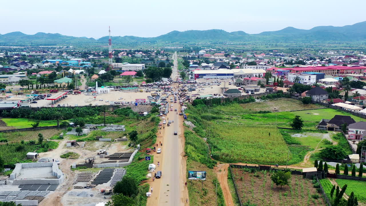 나이지리아 연방 수도 영토의 쿠제 지역 의회 고속도로를 따라 - 공중