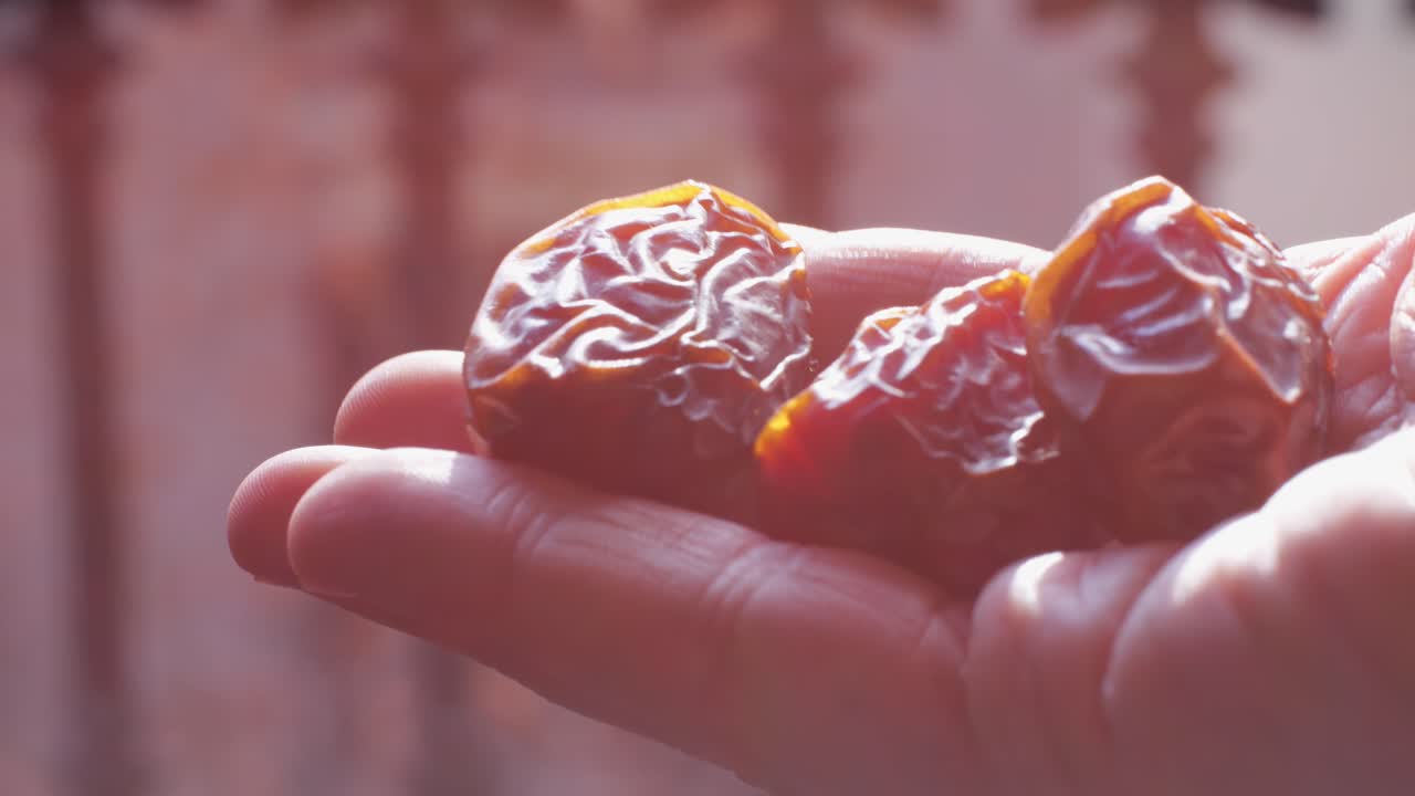 손에 있는 날짜