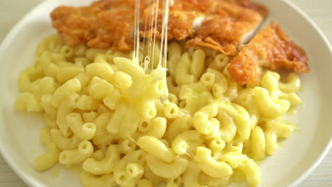 homemade mac and cheese with fried chicken