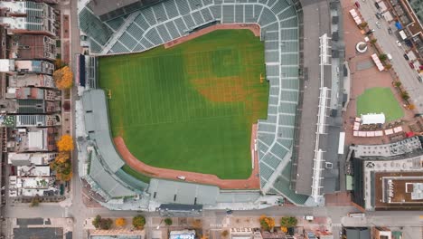 Vista-Aérea-Del-Estadio-Wrigley-Field-De-Chicago-Mirando-Hacia-Abajo