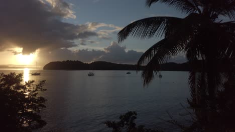 Atardecer-En-El-Caribe-Con-Nubes