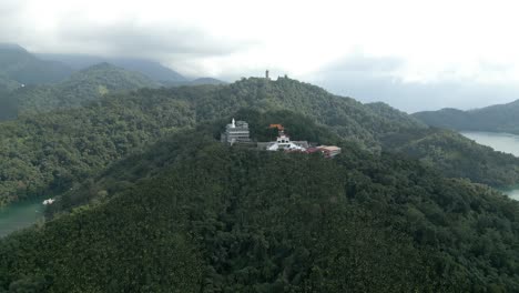 Sol-Luna-Lago-Drone-Vista-Aérea-Templo-Wen-Wu-4k