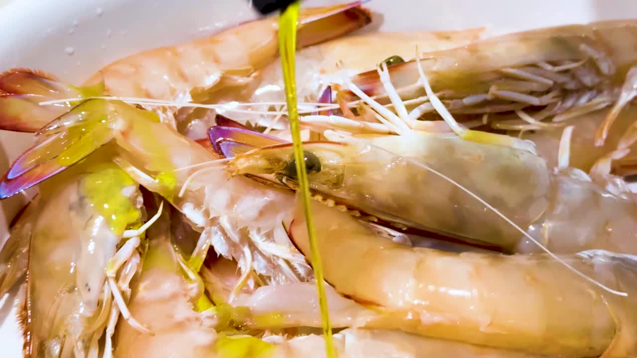 오스트레일리아 에서 기름 으로 조리 하는 새우