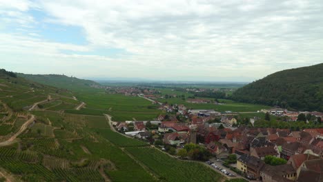 Panorama-Del-Pueblo-De-Kayserberg-Con-Vistas-A-Toda-La-Región.