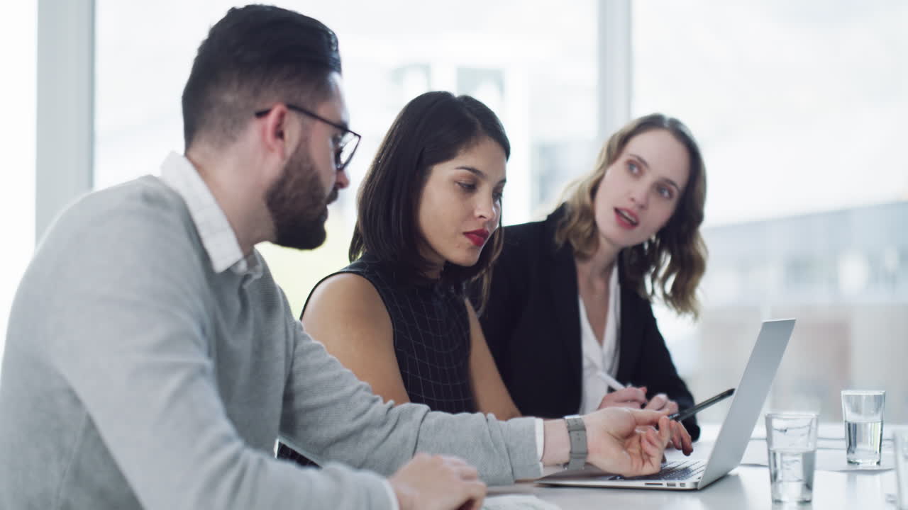 discutiendo las tácticas comerciales