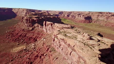 Antenne-Um-Die-Buttes-Und-Felsformationen-Des-Monument-Valley-Utah-6