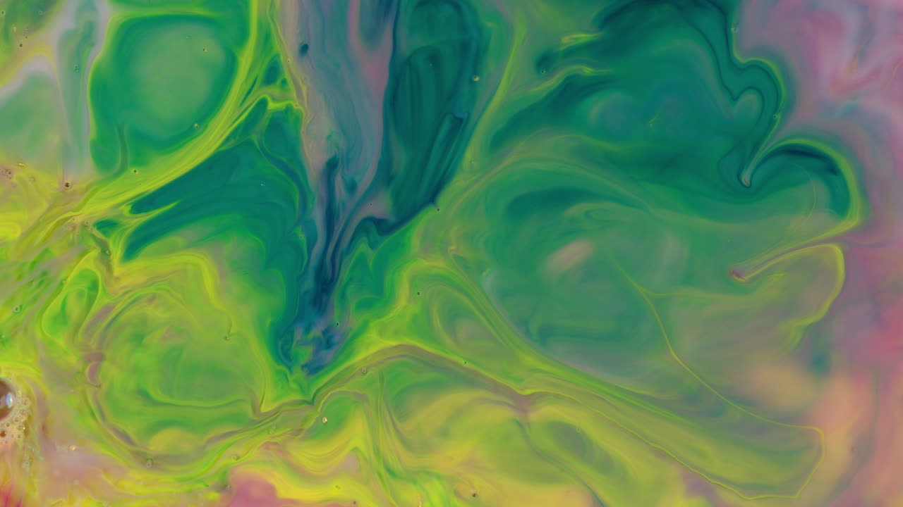 la mezcla de varios colores forma una hermosa dimensión que no tiene dirección en cámara lenta