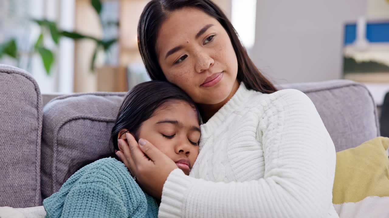 위로, 사랑, 그리고 엄마가 아이를 안아주는 것