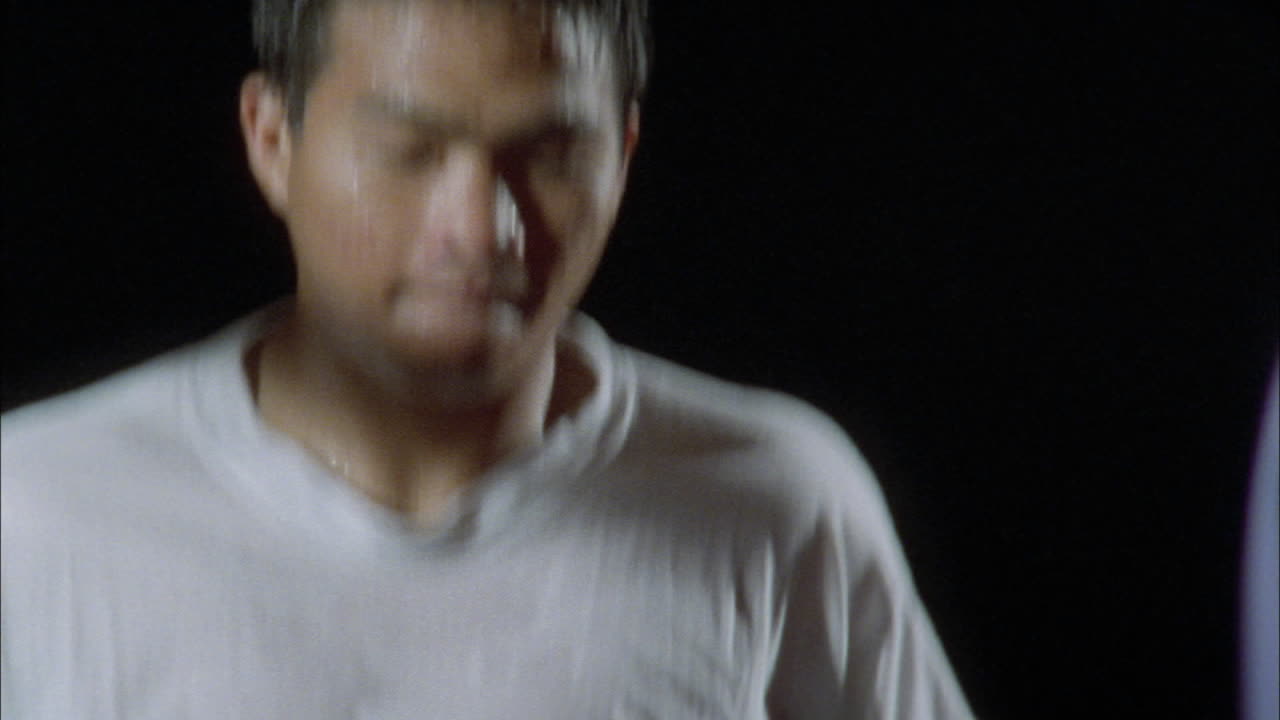 줄넘기로 워밍업하는 권투 선수