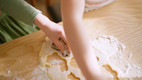 kids baking cookies