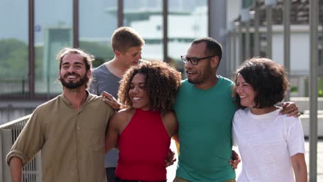 Cheerful-friends-walking-and-laughing-outdoor