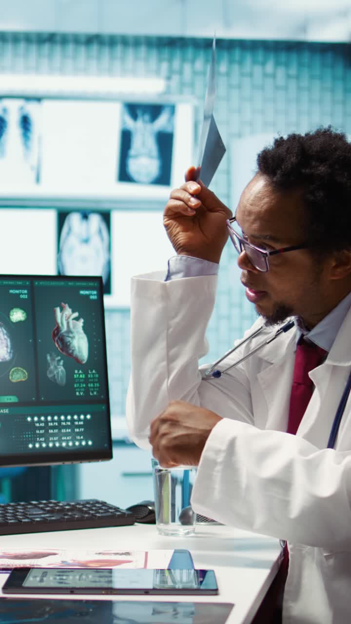 Medical expert specialist explaining the x ray imaging for a diagnosis