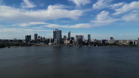 Vista-Aérea-Panorámica-De-La-Ciudad-De-Perth-Y-El-Río-Swan,-Perth,-Australia-Occidental.