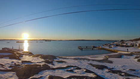 4k-Wide-shot-of-a-beach-at-Fiskebäck,-Sweden-during-a-cold-winter-day