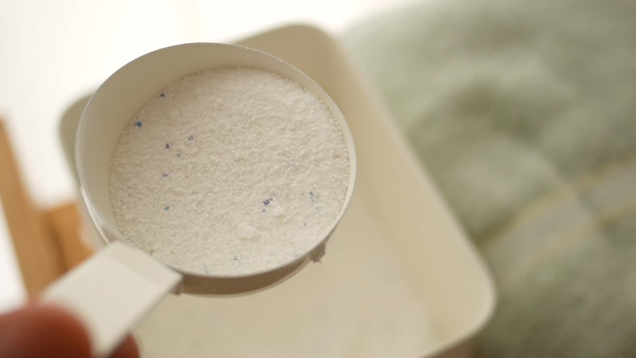 Measuring Laundry Detergent with a Scoop