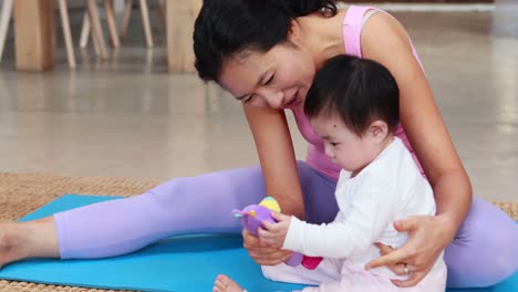 Mutter-Und-Baby-Machen-Yoga