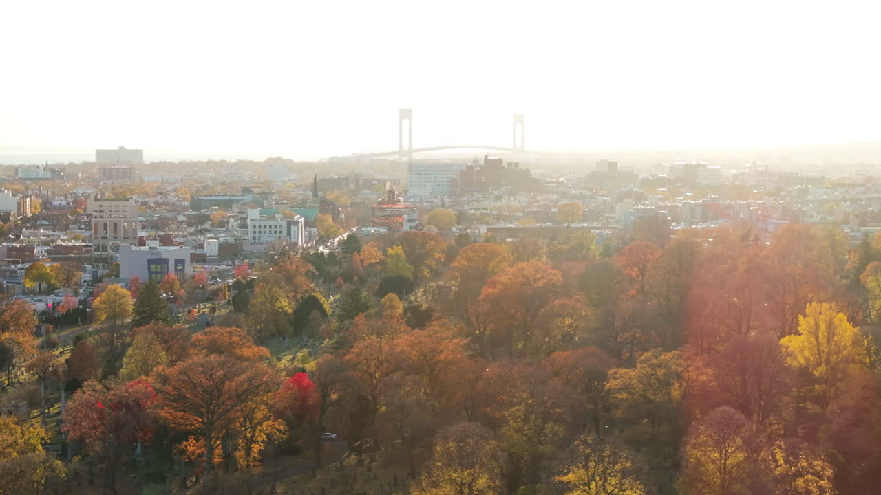 한 가을 날 에 브루클린 과 베라자노-나로스 다리 의 공중 풍경
