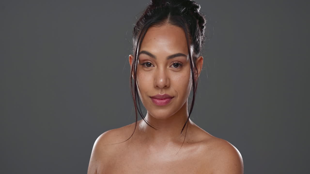 mujer, kiwi y belleza en el estudio para la salud