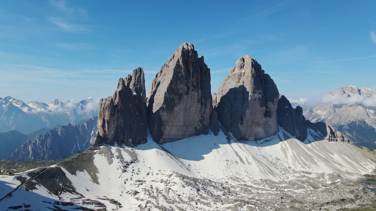 눈 인 돌로마이트 봉우리 - 웅장한 산 풍경, 빛, 이탈리아, 여름, 4k