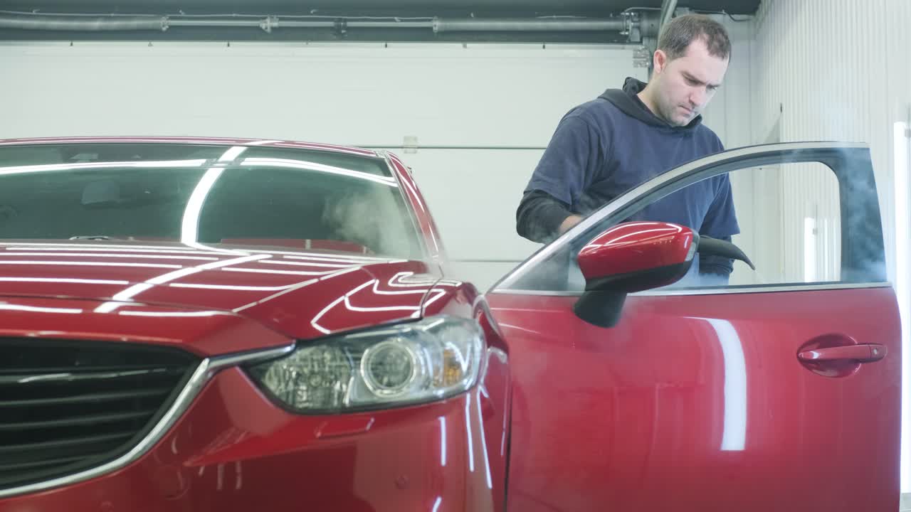 전문적인 자동차 청소. 샤워. 인테리어 세부 사항. 자동차 인테리어를 건조 청소 및 세부 사항; 깊은 좌석 청소; 자동차 세탁에서 거품을 는; 먼지에서 자동차 패널을 청소하는; 진공청소기