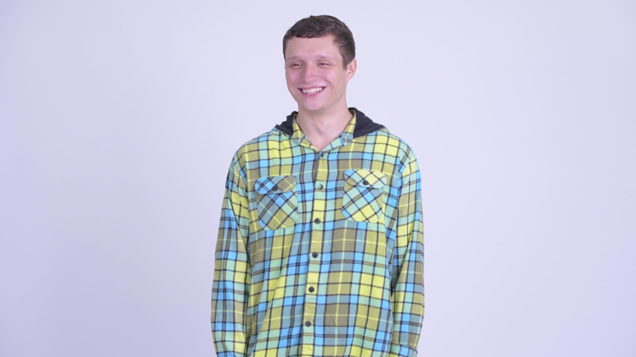 joven feliz y guapo hombre hipster