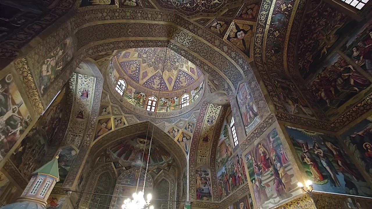 Afrescos Intrincados e Interior de Cúpula Ornamentado da Catedral de Vank em Isfahan