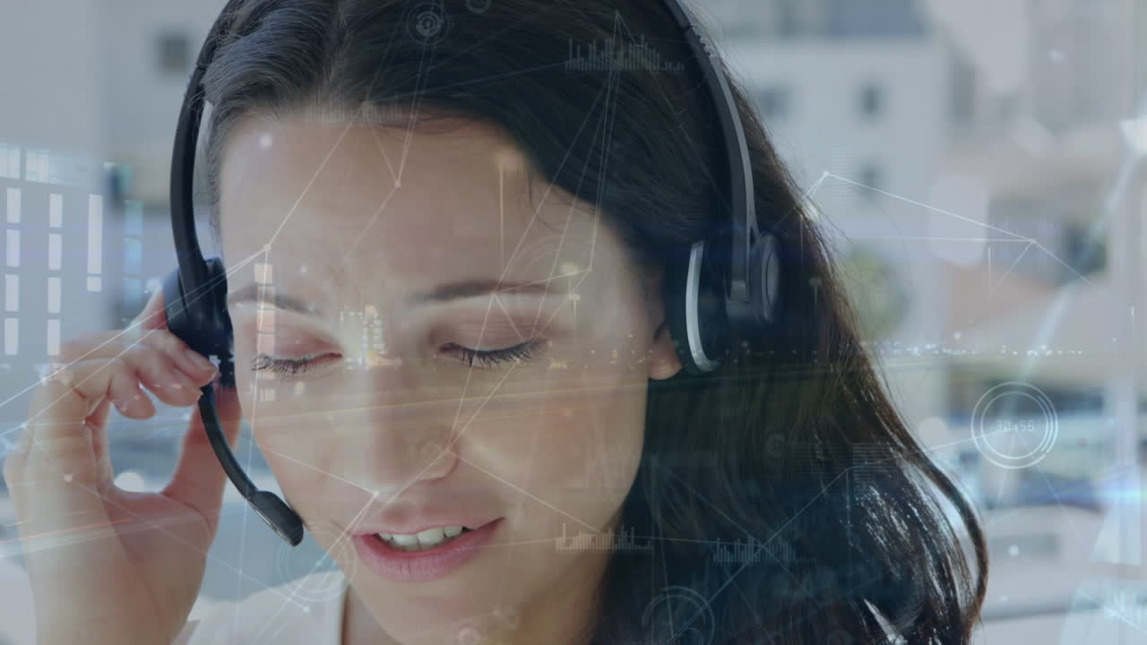 Animazione di rete di connessioni su consulente donna caucasica felice