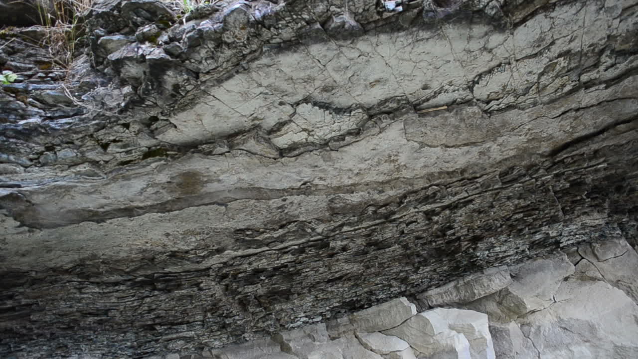 Shooting with conducting. The mountain and the rock, in a section
