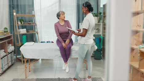 patient talking to physiotherapist with clipboard
