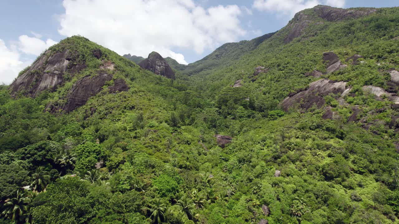 drone sobre parque nacional, anse major sendero natural