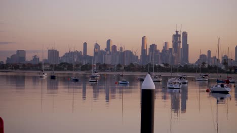 Sailboats---Yacht-floating-on-habour-St-Kilda-Pier-City-Sunrise,-Melbourne