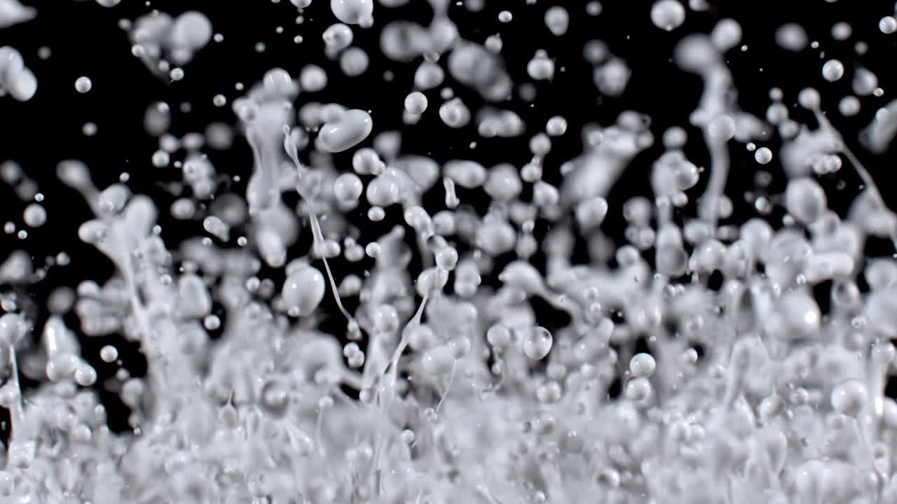 공중으로 날아가는 흰색 페인트 02