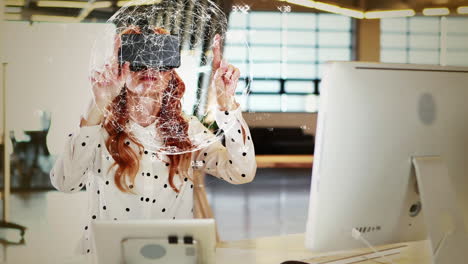 mujer con auriculares de realidad virtual mirando una tierra digital