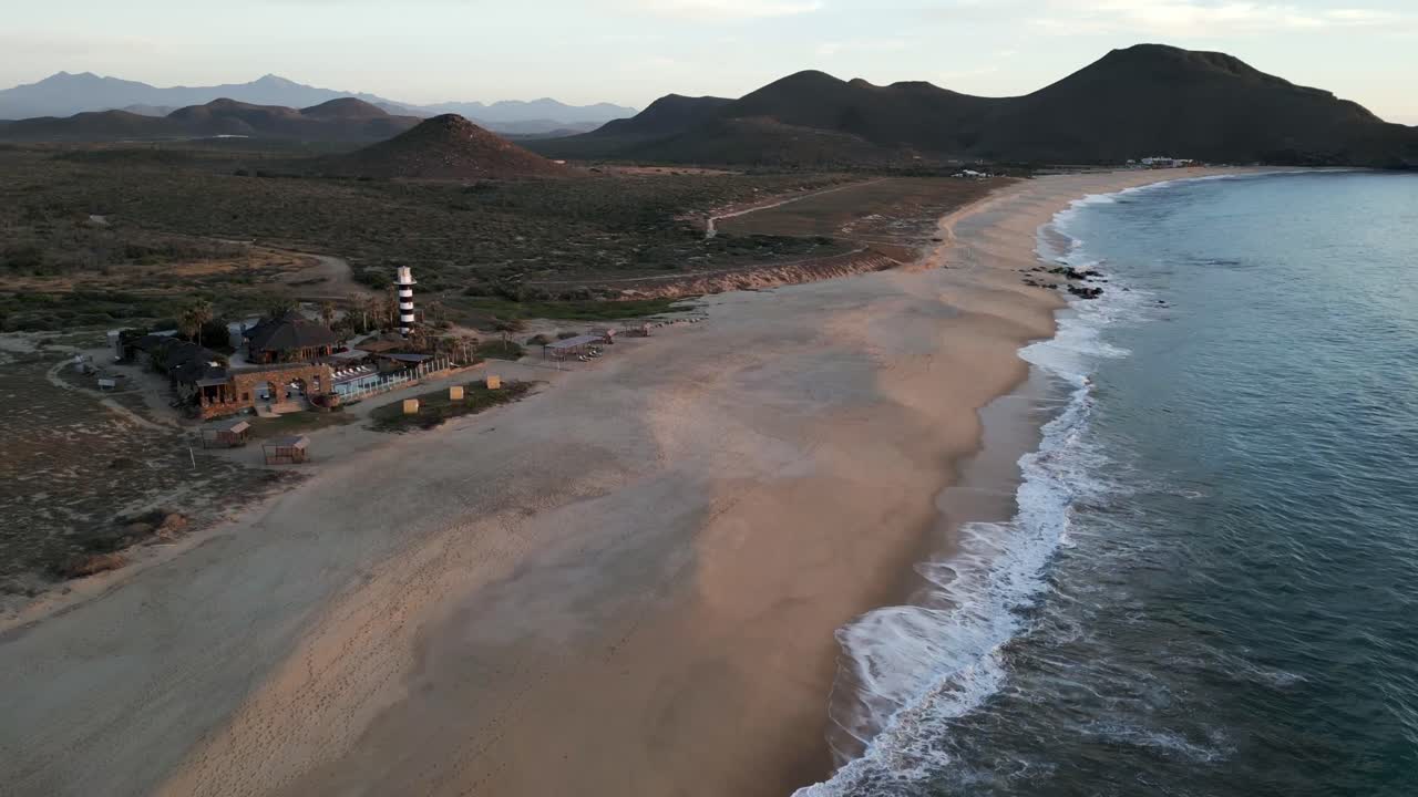 aerial de las playas de todos santos en baja california sur, méxico