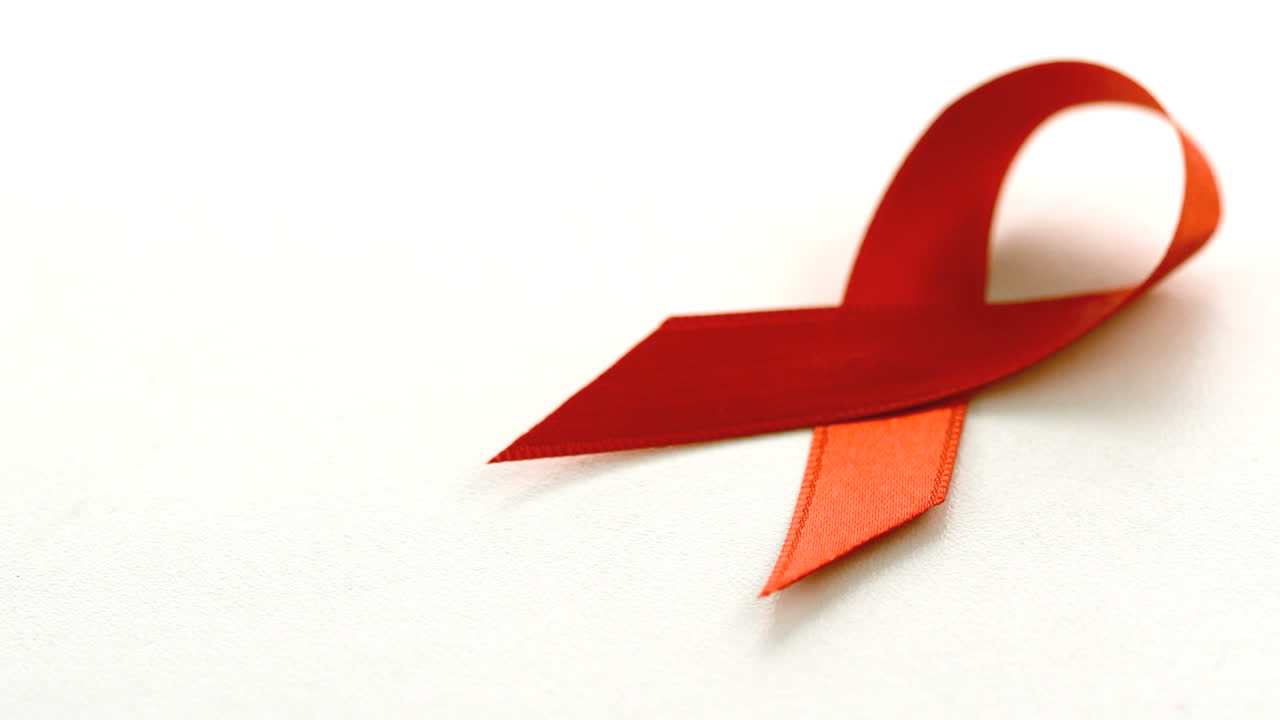 la cinta roja cayendo