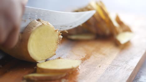 Close-up-of-gingers-on-chopping-board