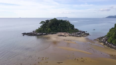 4K-Drohnenaufnahmen-Mit-Blick-Auf-Den-Strand-Von-Tioman-Island