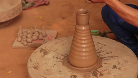 Potter-at-work-makes-ceramic-dishes.-India,-Rajasthan.