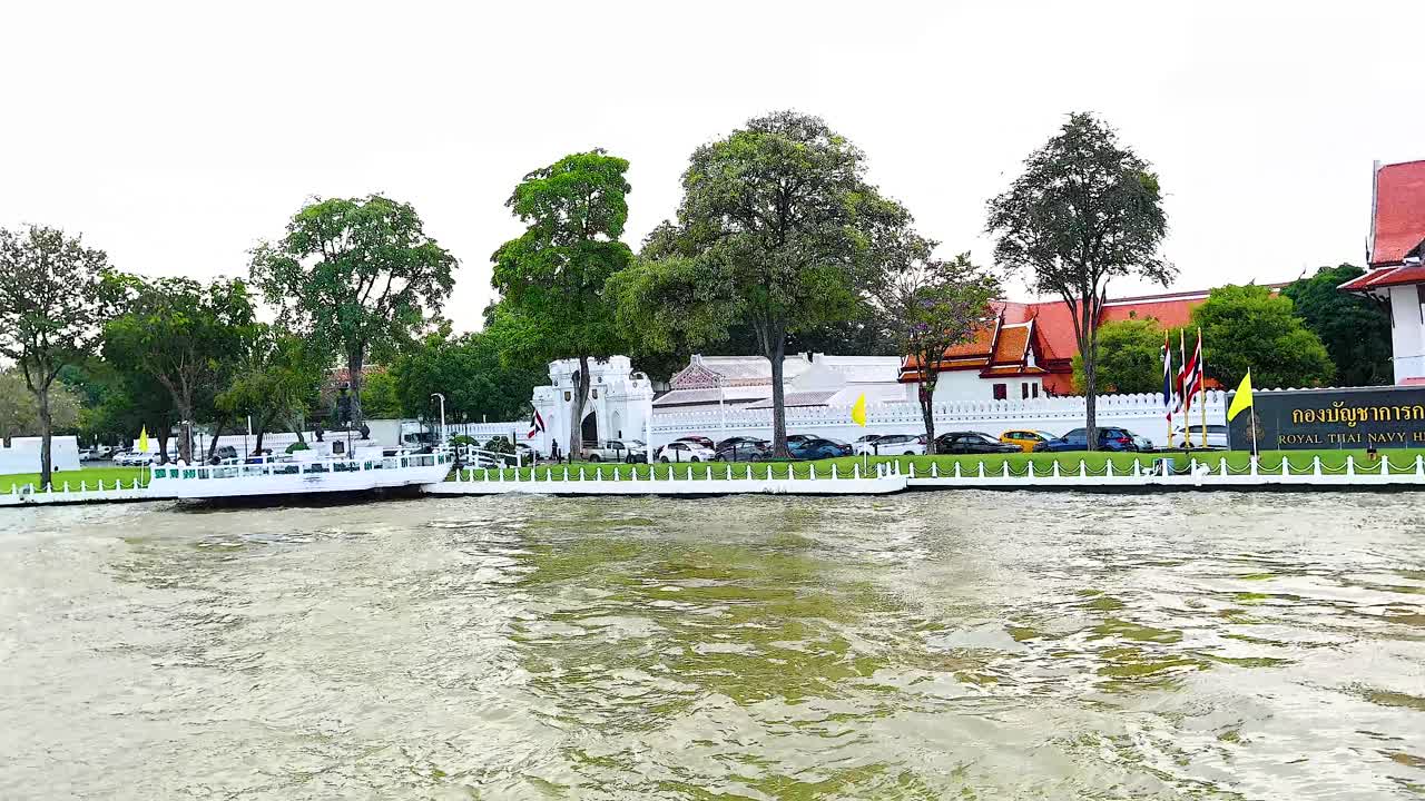 Pintoresco viaje por río junto al templo Wat Arun