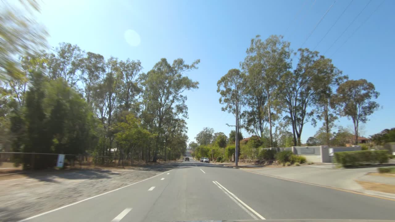 조용한 호주 시골 길의 전면 운전 관점 - 실내 자동차 장면 그린 스크린 교체에 이상적