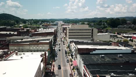 Aerial-Push-In-to-Bristol-Tennessee,-Virginia-Skyline