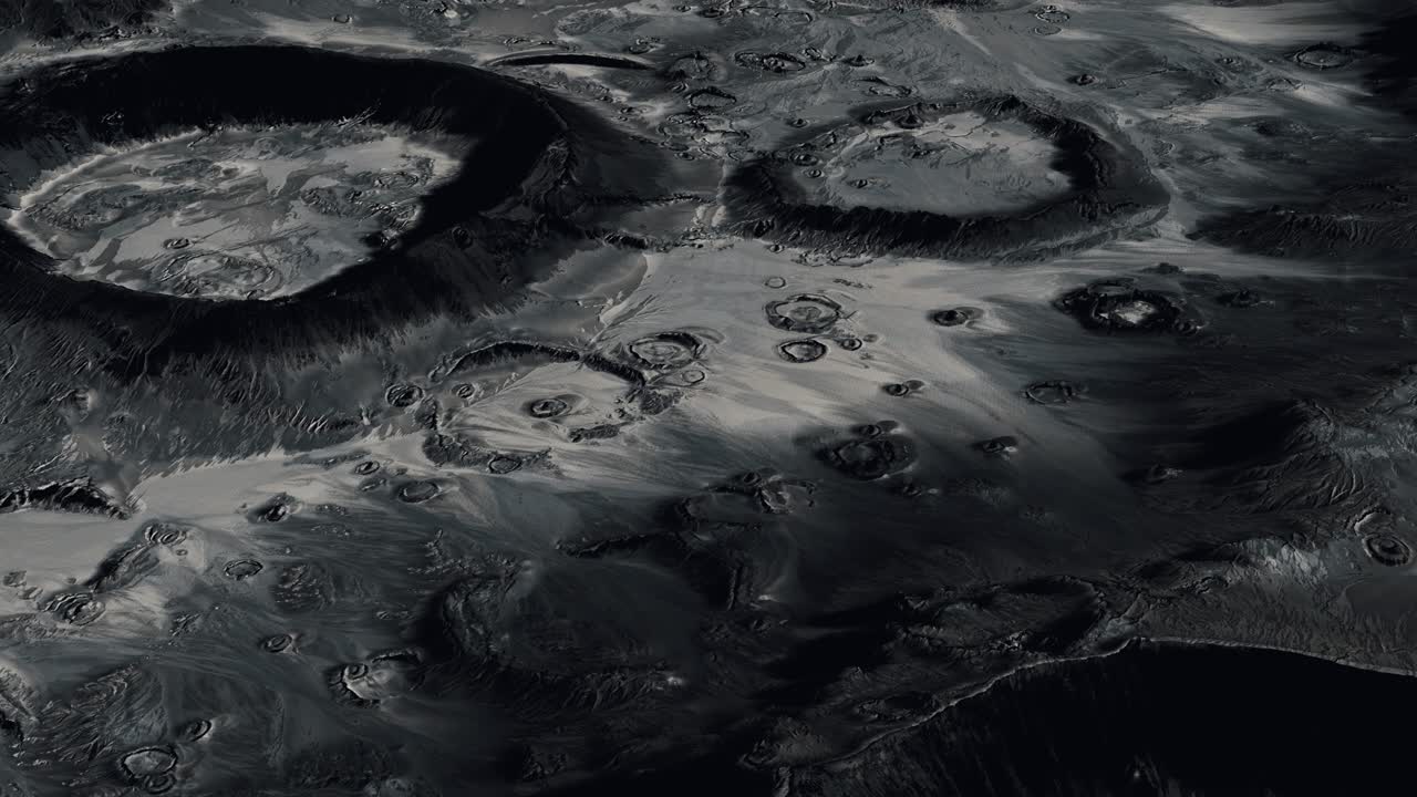 поверхность луны с множеством кратеров