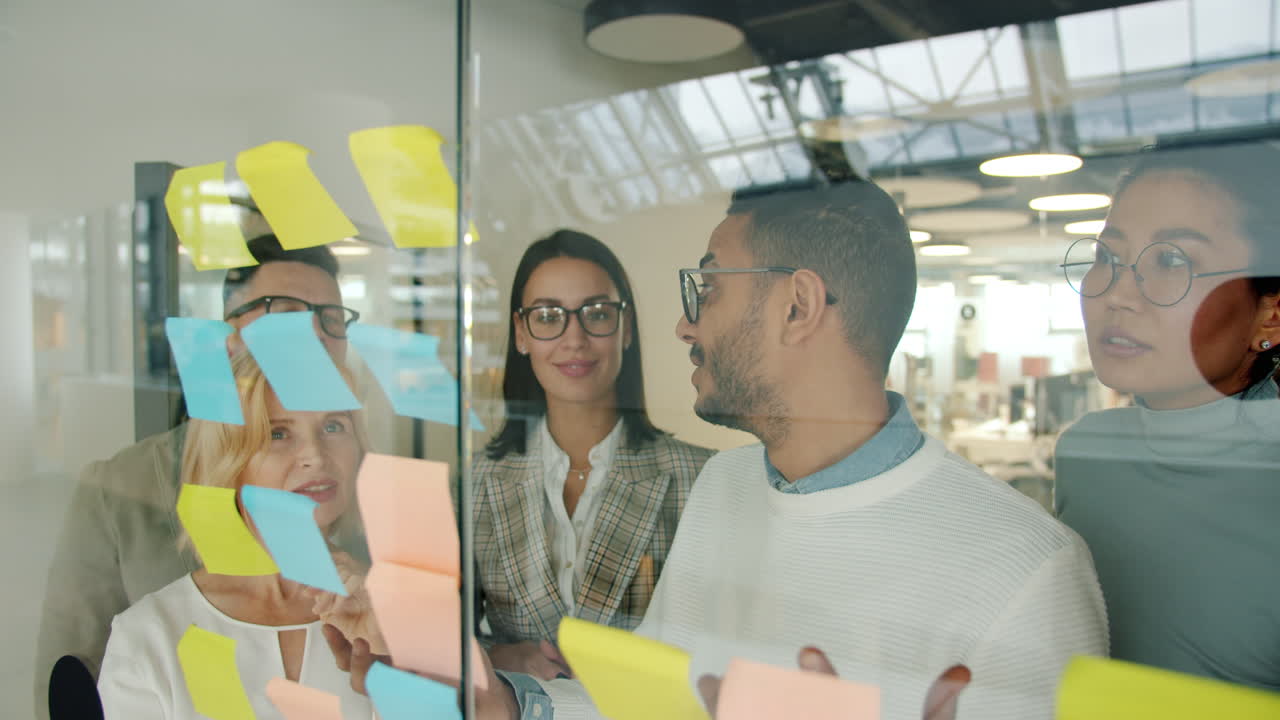sesión de lluvia de ideas en equipo