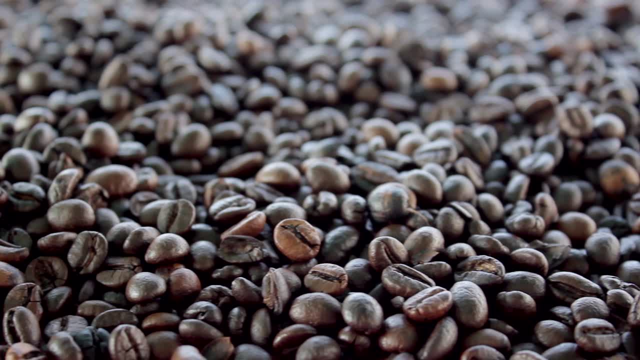 Primo piano di chicchi di caffè.