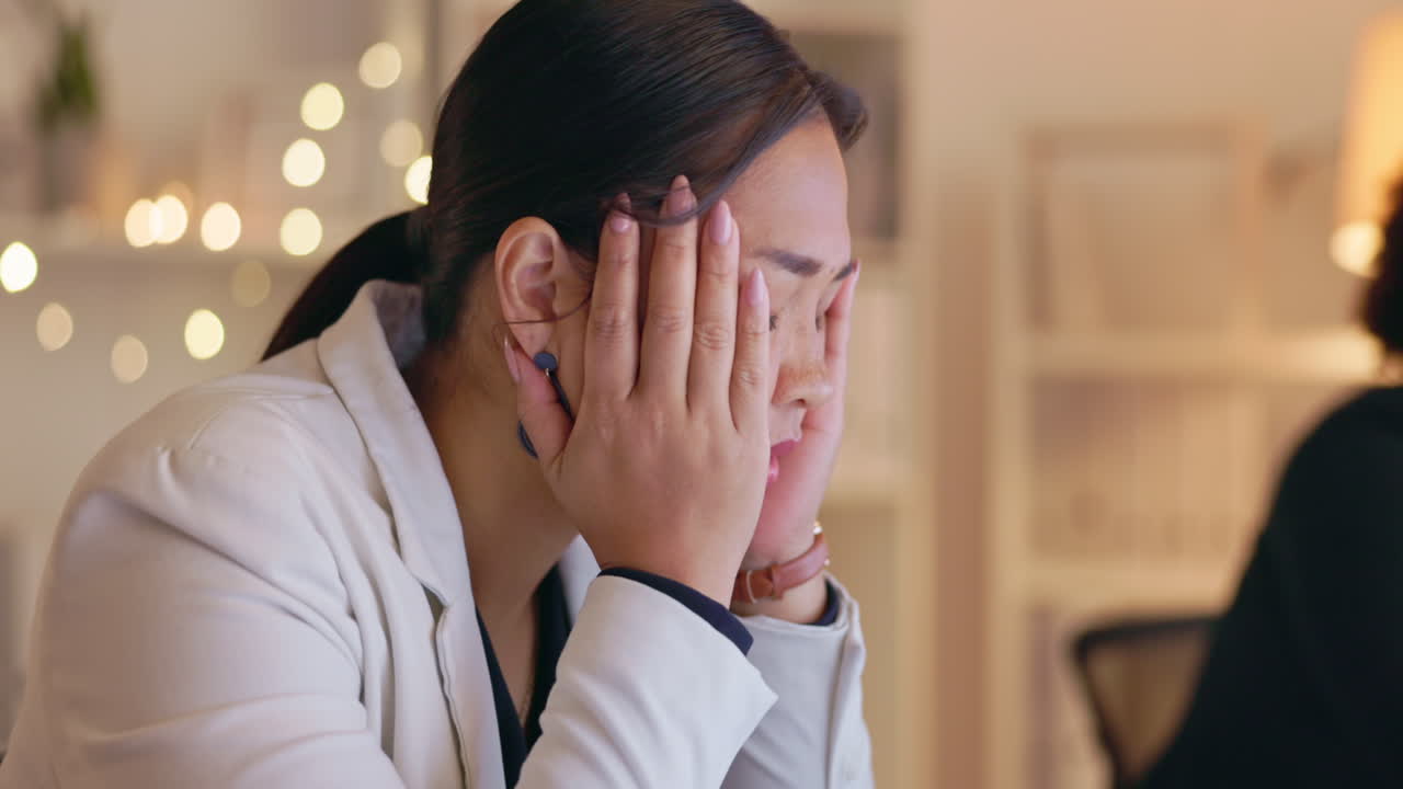 사업, 밤과 두통을 가진 여자