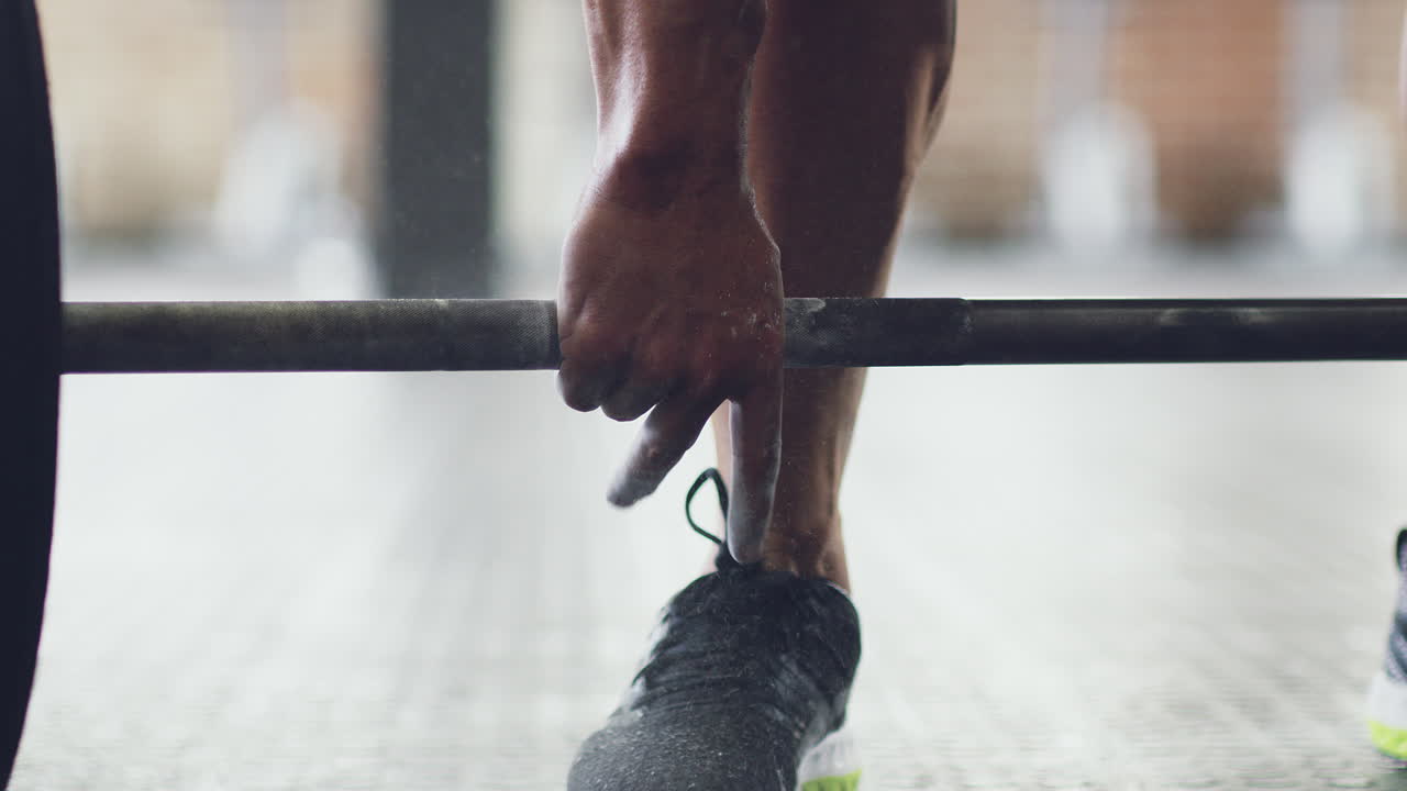 levante con las piernas.