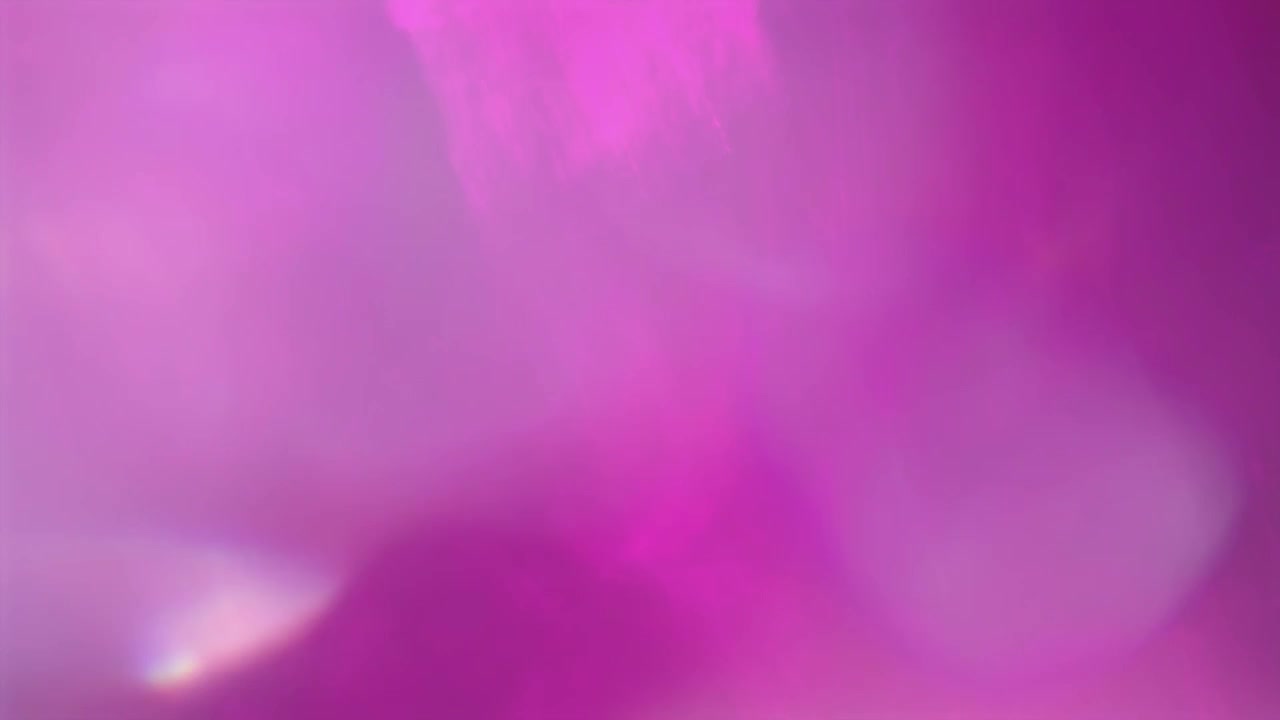 Sfondo astratto con fughe di luce magenta in transizione